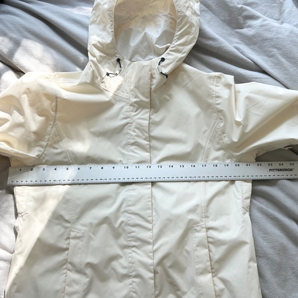 Quince Weatherproof Short Rain Shell Jacket NWOT - Picture 7 of 7